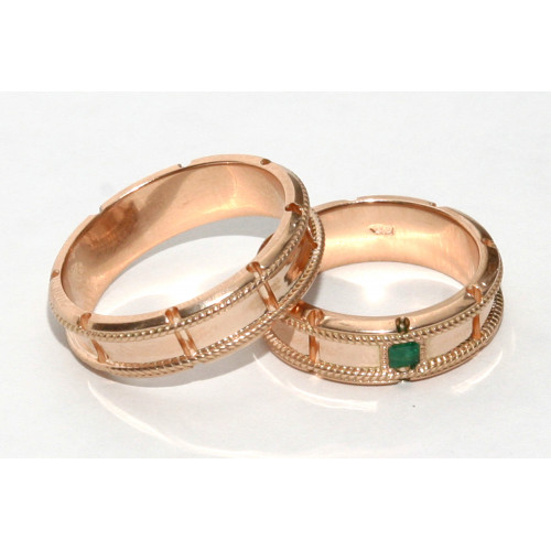Дизайнерские золотые обручальные кольца с матуировкой и квадратным камнем AU020